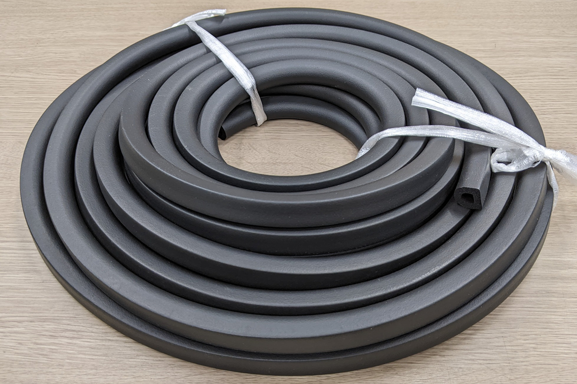 中空のカマボコ型